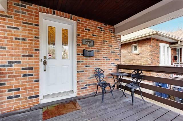 490 Victoria Park Ave, House detached with 2 bedrooms, 1 bathrooms and 1 parking in Toronto ON | Image 2