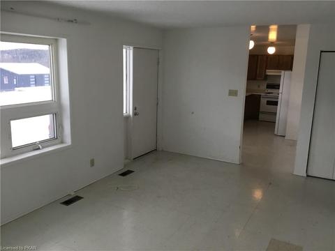 106 Winnipeg St, Schreiber, ON, P0T2S0 | Card Image